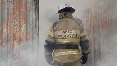 Спасатели потушили возгорание на газопроводе в Оренбуржье