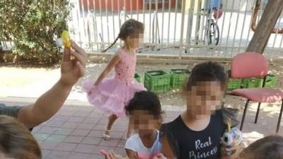 Абсурд по-израильски: педагоги отказываются прививаться, тысячи дети - в карантине