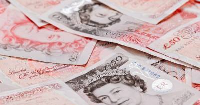 Полиция разыскивает "робин гуда", который подбрасывает деньги жителям британского города