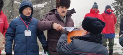 Мороз не остановил: в Петрозаводске прошла встреча жителей с депутатом Заксобрания от КПРФ Евгением Ульяновым (ФОТО)