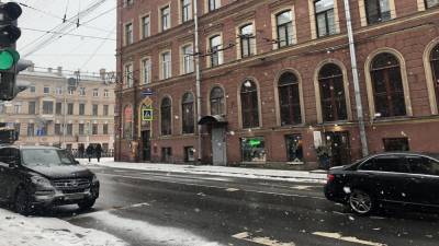 МЧС предупредило об усилении ветра в Петербурге до 16 метров в секунду