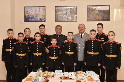 Рустам Минниханов посетил Казанское суворовское военное училище