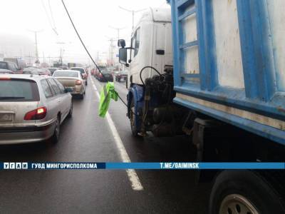Водитель «Скании» оборвал троллейбусные провода на Притыцкого