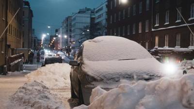 Петербуржцы предлагают услуги по откапыванию машин от снега на “Авито”