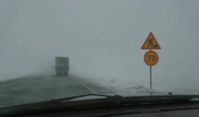 Видимость на трассах Тюменской области резко упала, ожидается — 29 и снежные переметы