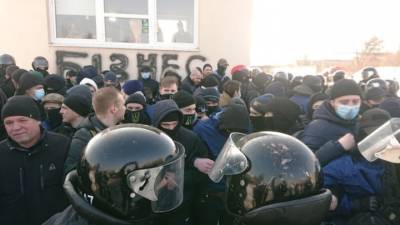 При столкновении с националистами во Львове пострадали полицейские