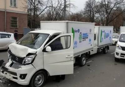 В Ташкенте колонна грузовиков, предназначенных для вакцин, попала в ДТП