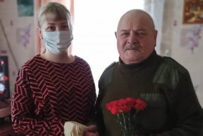 Ветерана войны из Оленино поздравили с Днем защитника Отечества