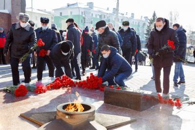 Руководители Липецка почтили память героев у Вечного огня