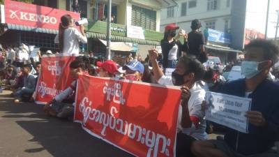 «Большая семерка» осудила применение силы против демонстрантов в Бирме
