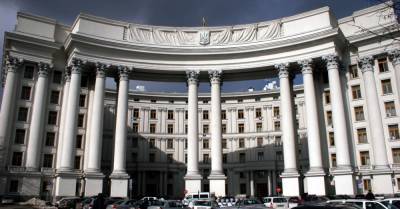 Украина выразила протест РФ из-за нападения на консульство