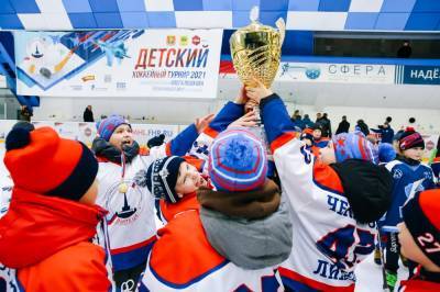 Сборная Липецкой области стала лучшей на хоккейном турнире имени Олега Пешкова