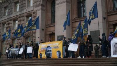 Осипов, Оленич и Кличко грабят киевлян: акция под КГГА