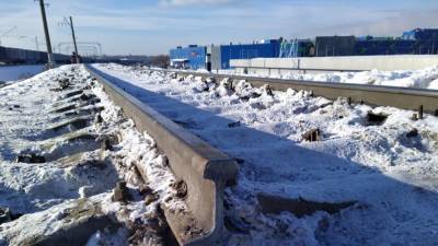 Два вагона грузового поезда сошли с рельсов под Челябинском