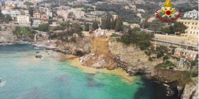 В Италии десятки гробов унесло в море после обрушения скалы — фото и видео