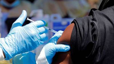 Гвинея начала вакцинацию от Эболы