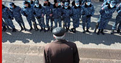 В Армении оппозиция заблокировала здание полиции и требует встречи с ее главой