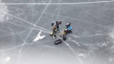 Рыбаки обнаружили труп коллеги на льду озера в Бурятии