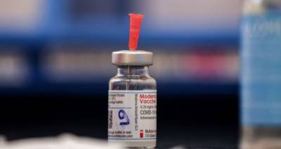 Латвия получит партию из 8400 доз вакцины Moderna
