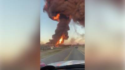 Мощный взрыв поезда с нефтью в Техасе попал на видео