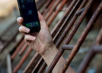 В украинских колониях могут поставить «глушилки» мобильной связи