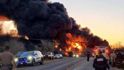 В Техасе прогремел мощный взрыв: поезд столкнулся с грузовиком – фото, видео
