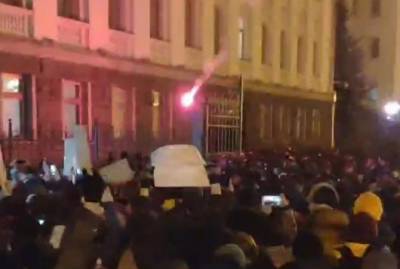 На Банковой произошли столкновения с полицией во время акции в поддержку Сергея Стерненко