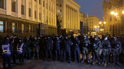 В центр Киева стянули дополнительные силы полиции и Нацгвардии