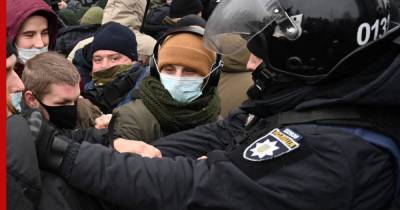 В Киеве произошли столкновения националистов с полицией