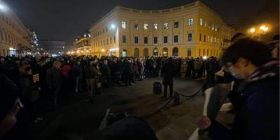 «Венедиктова — чума!». В Одессе прошла акция в поддержку Стерненко, под входом в СИЗО жгли файеры — видео