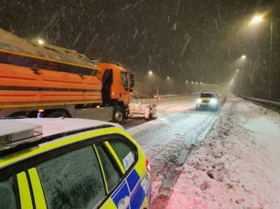 На севере Англии утром перекрывали дороги из-за сильных снегопадов
