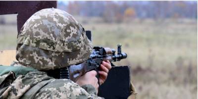 Российский снайпер ранил украинского военного недалеко от Песков