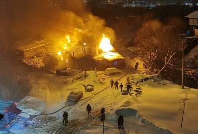 В Петербурге сгорел дом многодетной семьи
