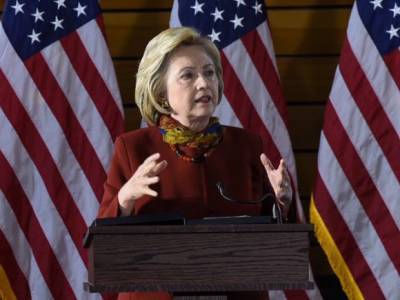 Хиллари Клинтон напишет триллер про работу госсекретаря