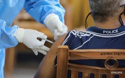 В Греции сообщили о серьезных осложнениях после вакцины от COVID-19
