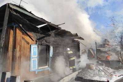 Один из найденных под завалами сгоревшего дома детей в Новосибирске выжил
