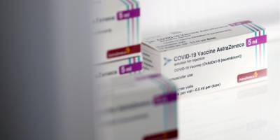 AstraZeneca может поставить в ЕС наполовину меньше запланированного количества COVID-вакцин — Reuters
