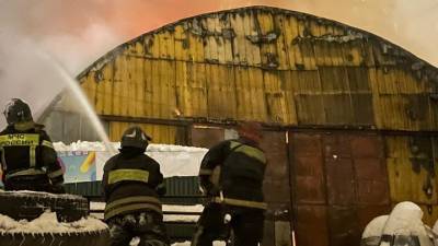 В Москве сгорел ангар на Даниловской набережной