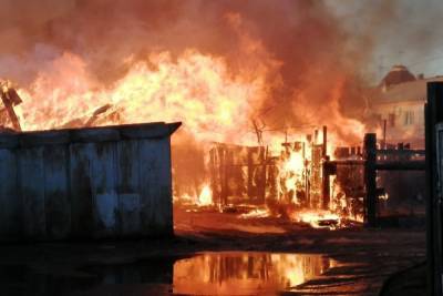 Огнеборцы в Бурятии искали в горящем доме отсутствующую там хозяйку