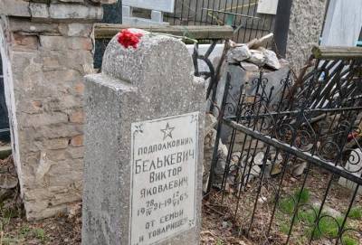 240 гвоздик легли на могилы фронтовиков в Ташкенте
