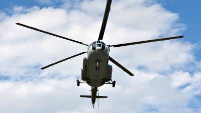 Вертолет с пассажирами совершил вынужденную посадку в Красноярском крае