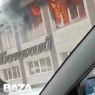 Пожар в торговом центре в Горно-Алтайске: людям пришлось выпрыгивать из окон