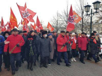 КПРФ провела несогласованное шествие под стенами Кремля, никто не задержан