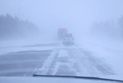 В Варненском районе в снежном плену остаются около 40 автомобилей