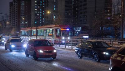 Трамваи и троллейбусы изменили маршруты из-за блэкаута в центре Петербурга
