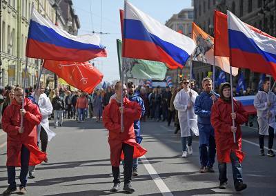 Россияне ответили, что значит быть патриотом