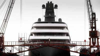 Forbes узнал о стройке эксклюзивной яхты для Абрамовича