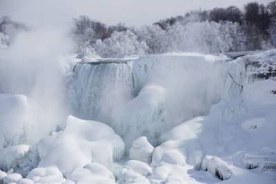 Ниагарский водопад сковало льдом из-за аномальных морозов в США