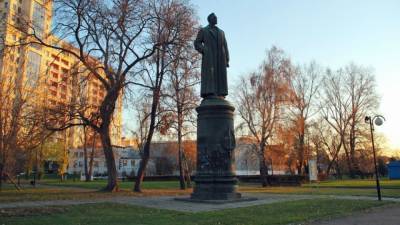 Нужно ли возвращать памятник Дзержинскому на Лубянскую площадь? Колонка Евгения Беня