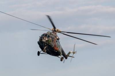 Вертолет забрал пассажиров Ми-8, совершившего вынужденную посадку в тундре